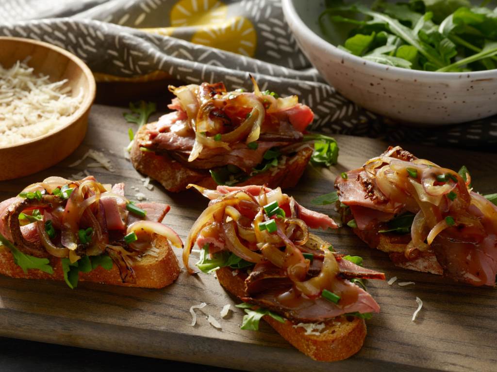 balsamic steak crostini